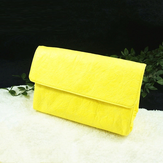 حقيبة مستحضرات التجميل ذات السعة الكبيرة باللون الأصفر من البولي يوريثان